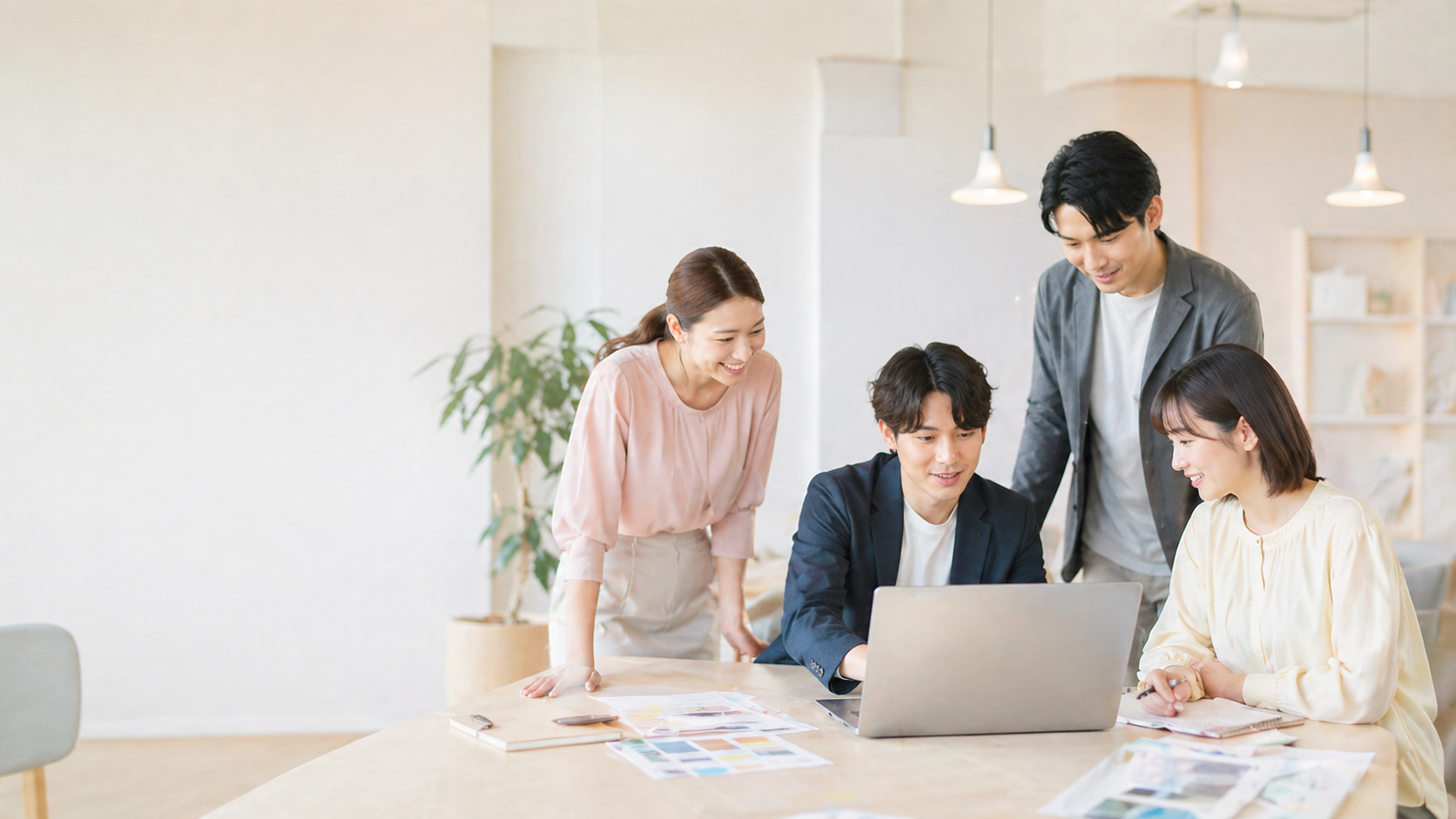 チームでプロジェクトを進める様子