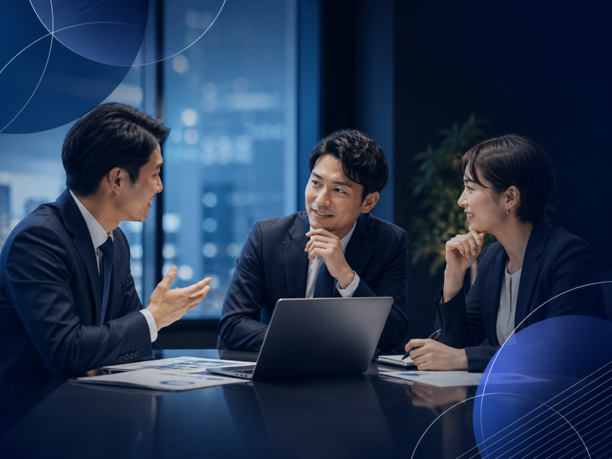 オフィスで前向きに対話するビジネスチーム